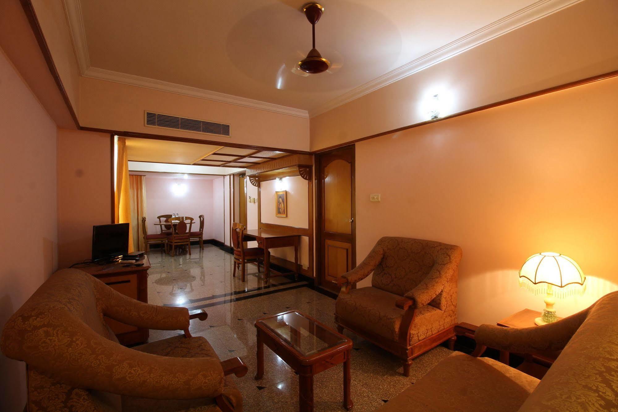Guruvāyūr Mayura Residency מראה חיצוני תמונה