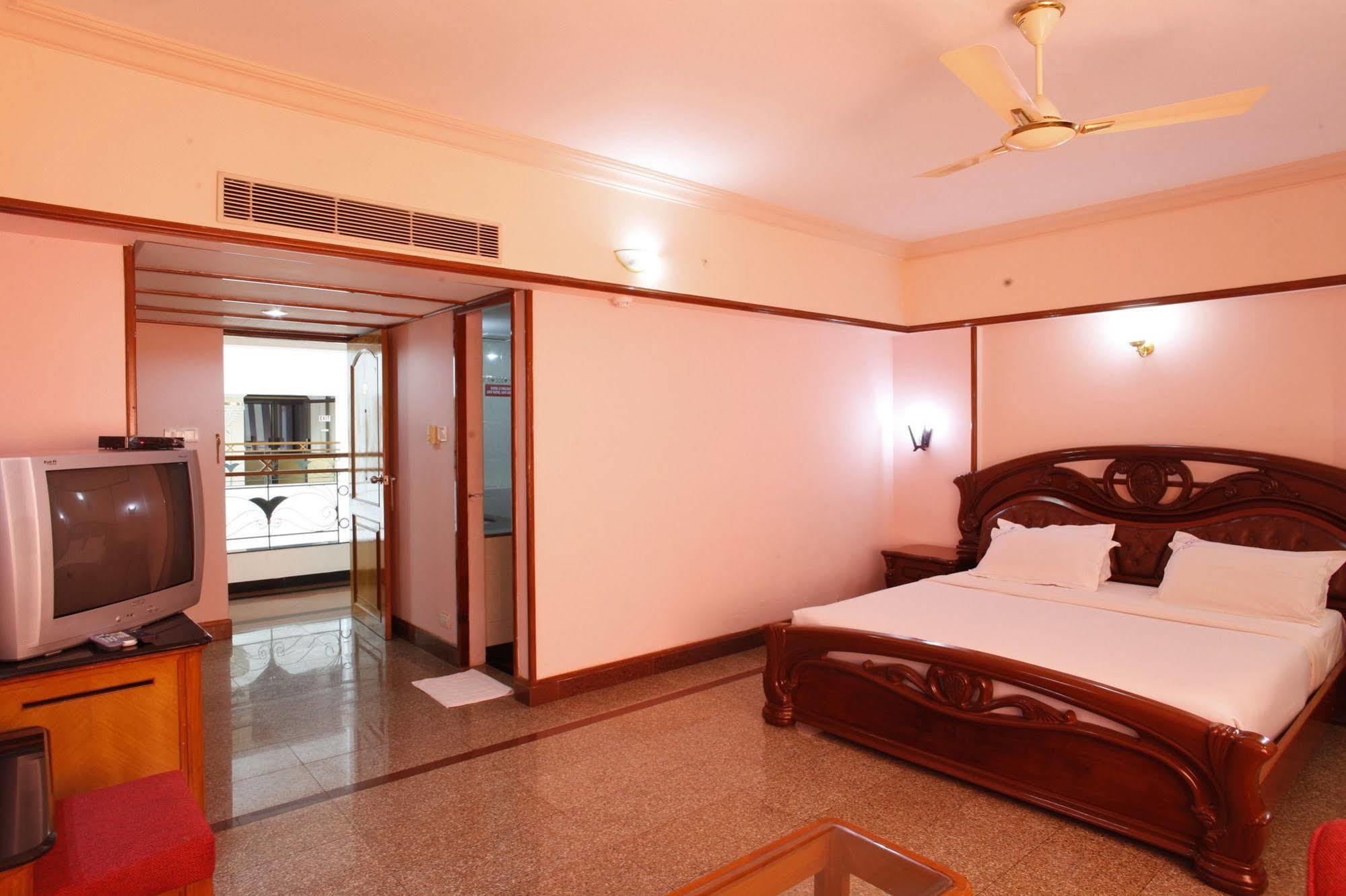 Guruvāyūr Mayura Residency מראה חיצוני תמונה