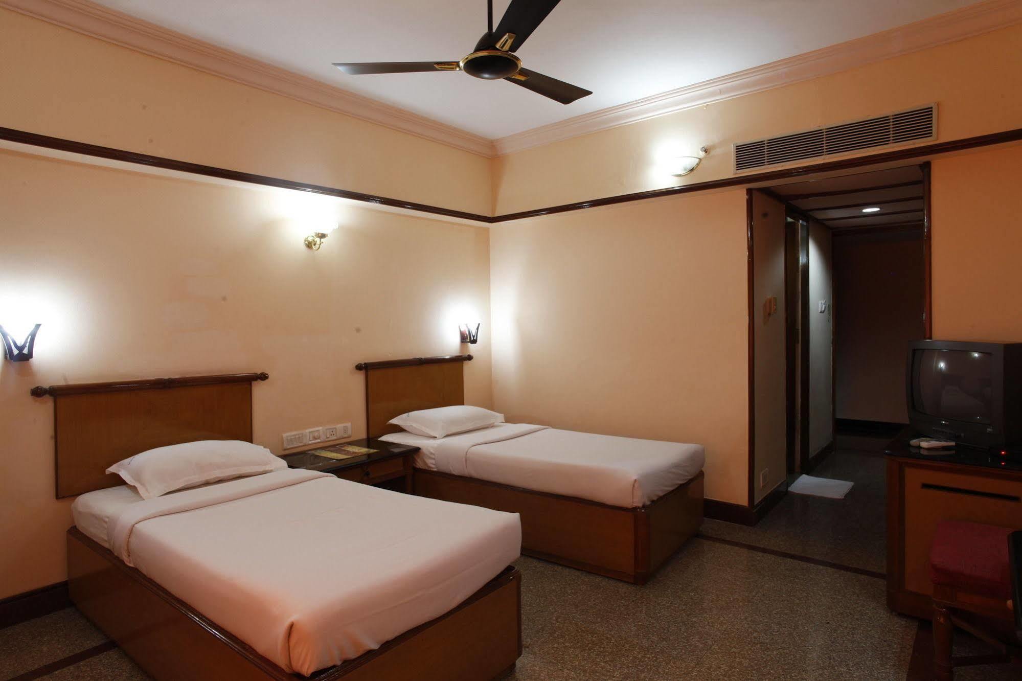 Guruvāyūr Mayura Residency מראה חיצוני תמונה